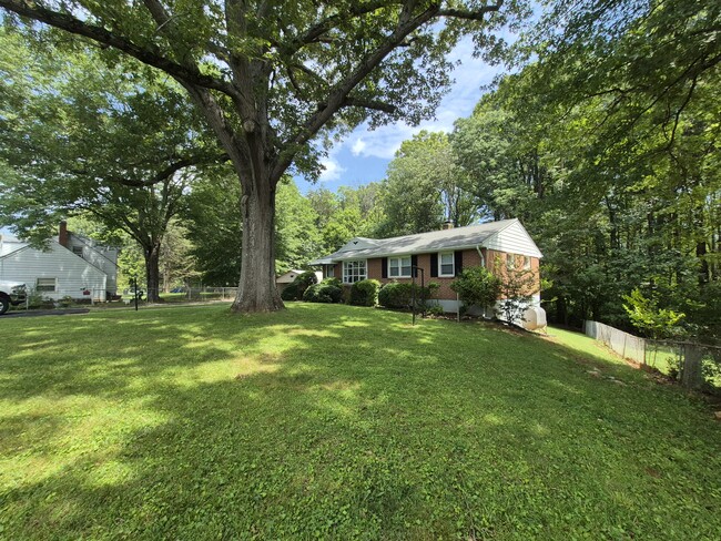 Building Photo - 1108 Dandridge Dr