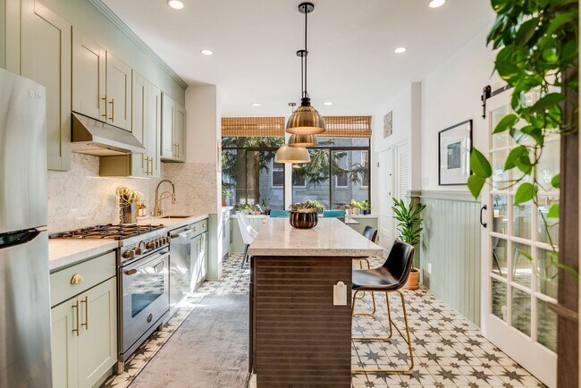 Foto del edificio - Cole Valley/Ashbury Heights: Remodeled Fla...