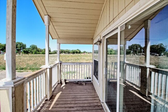 Building Photo - Tiny 2 bedroom Home with Mountain Views!