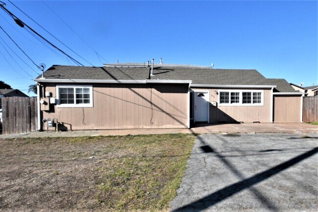 Building Photo - 2371 Dover Ave