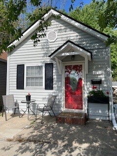 Shotgun Home just off the Ohio River in Downtown Madison - 117 Central Ave