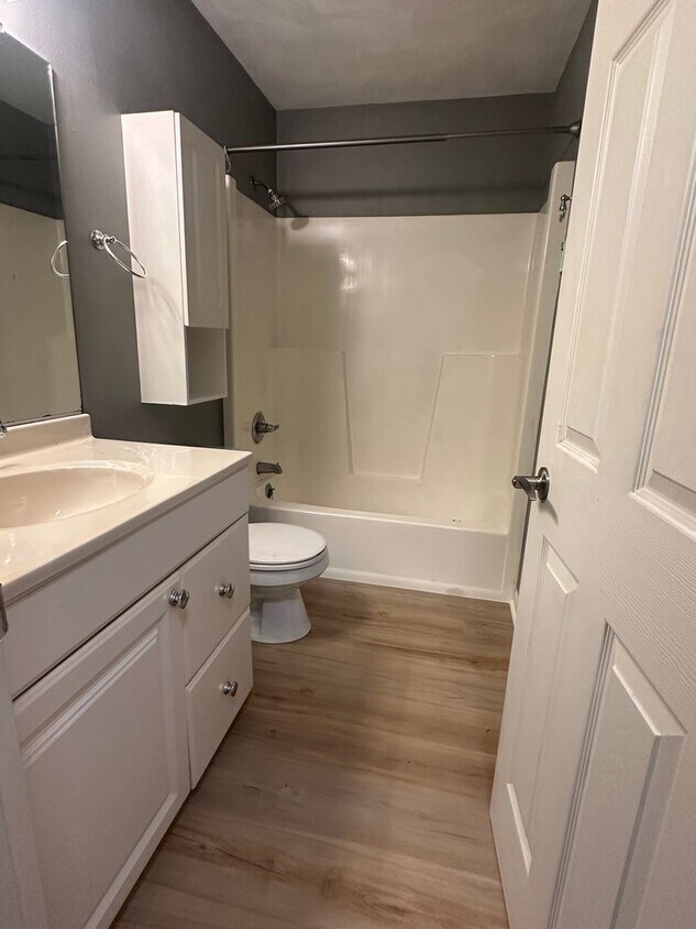 Foto principal - 1120/1122 E. Northwood Drive