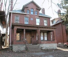Building Photo - 215 E 16th Ave