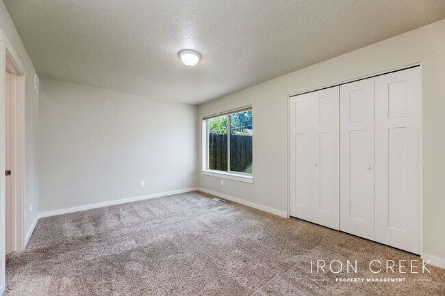 Building Photo - Each Bedroom has Private Full Bath