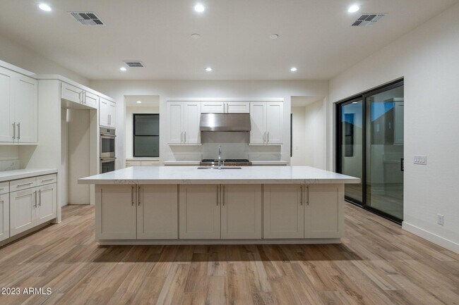 Building Photo - 3934 E Sagebrush St