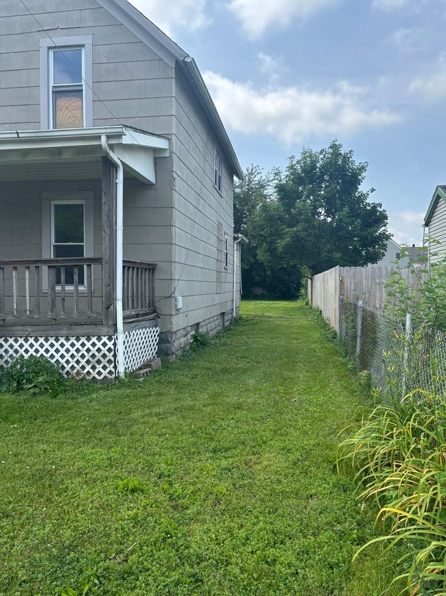 Building Photo - Section 8 accepted