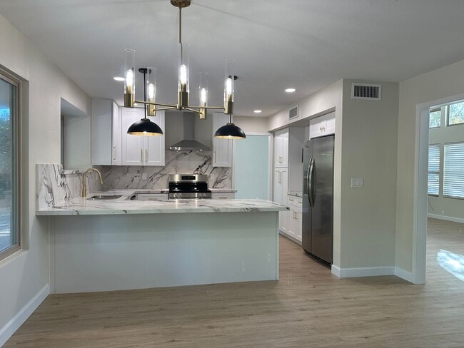 Building Photo - Newly Remodeled home, 3bed, 2 bath NO HOA