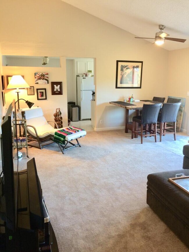 Building Photo - 2 bedroom in Oakland CA 94605
