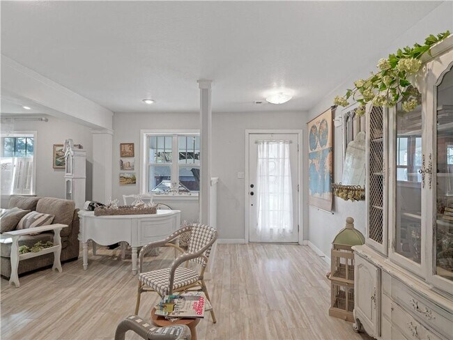 Foto del edificio - 3 bedroom 2 bath historic Prairie Grove co...