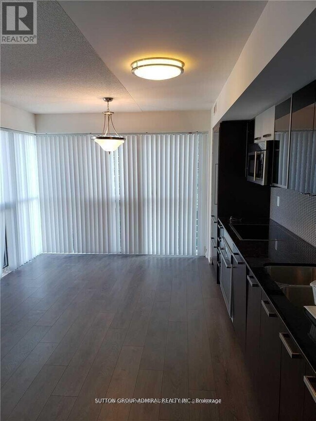 Photo du bâtiment - 5162 Yonge St
