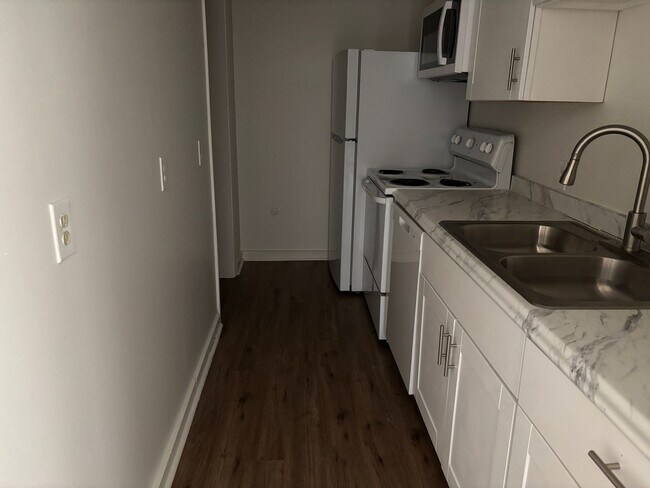 Building Photo - 1103 E Main St