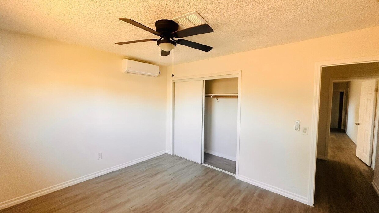 Foto del edificio - 9490 Elm Ave