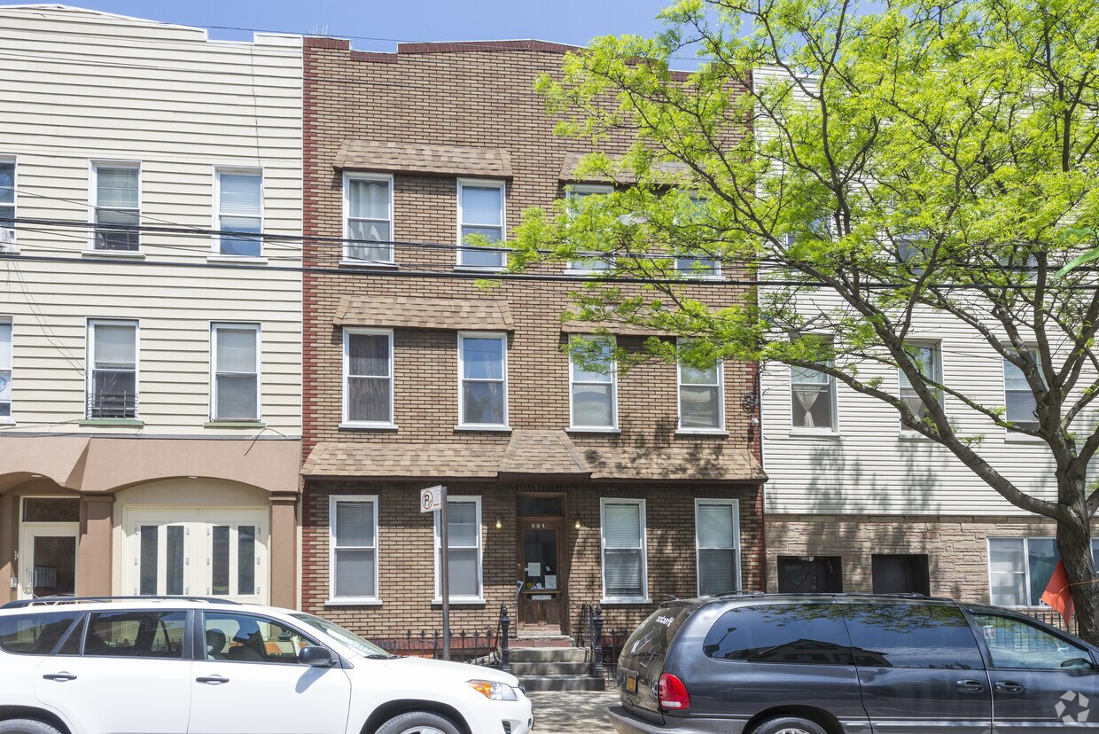 Primary Photo - 381 Onderdonk Ave