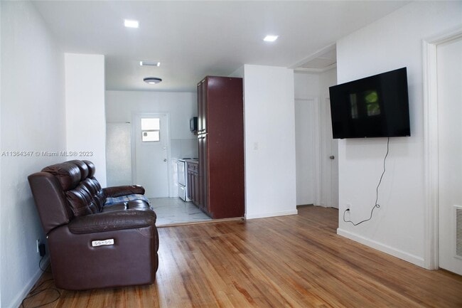 Foto del edificio - 1821 Harding St