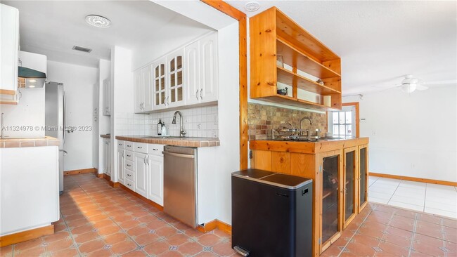 Building Photo - 6861 SW 51st St