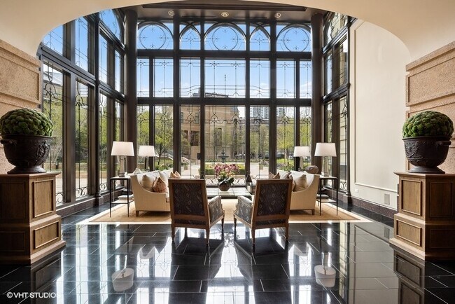Foto del edificio - 2550 N Lakeview Ave
