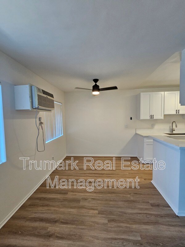 Building Photo - 337 Riverdale Dr