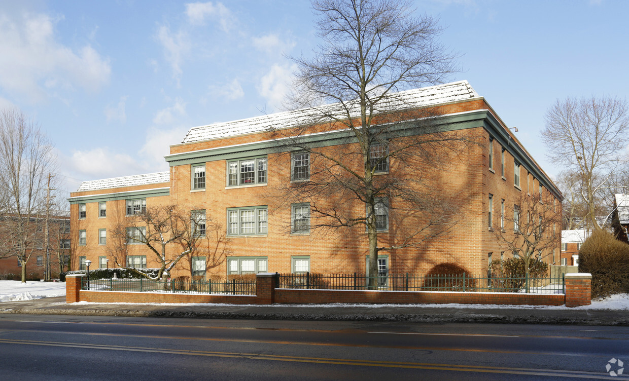 Primary Photo - Woodland Manor Condominiums