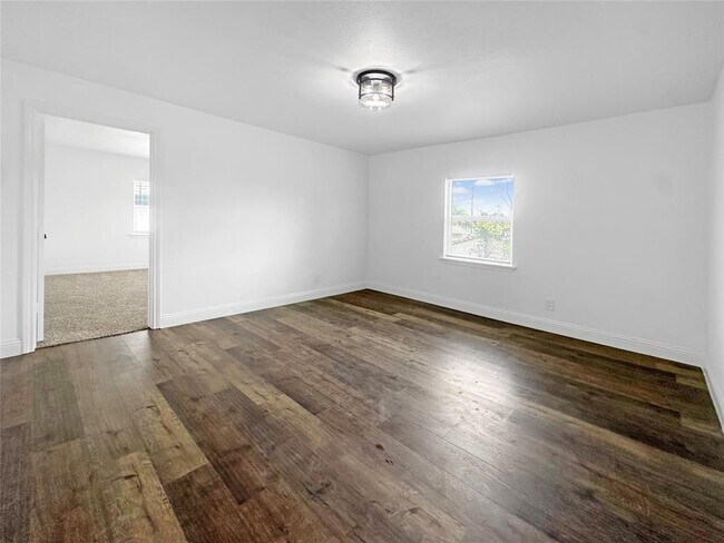 Building Photo - 306 Stiles St
