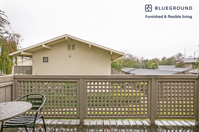 Foto del edificio - 10870 N Stelling Rd