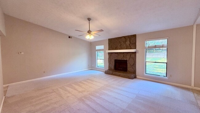 Foto del edificio - Beautiful Roswell 3 Bedroom-2 Bathroom Ranch, Minutes from 400, Available NOW!