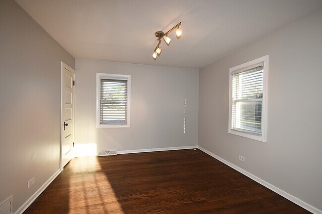 Building Photo - 159 Oakwood Dr