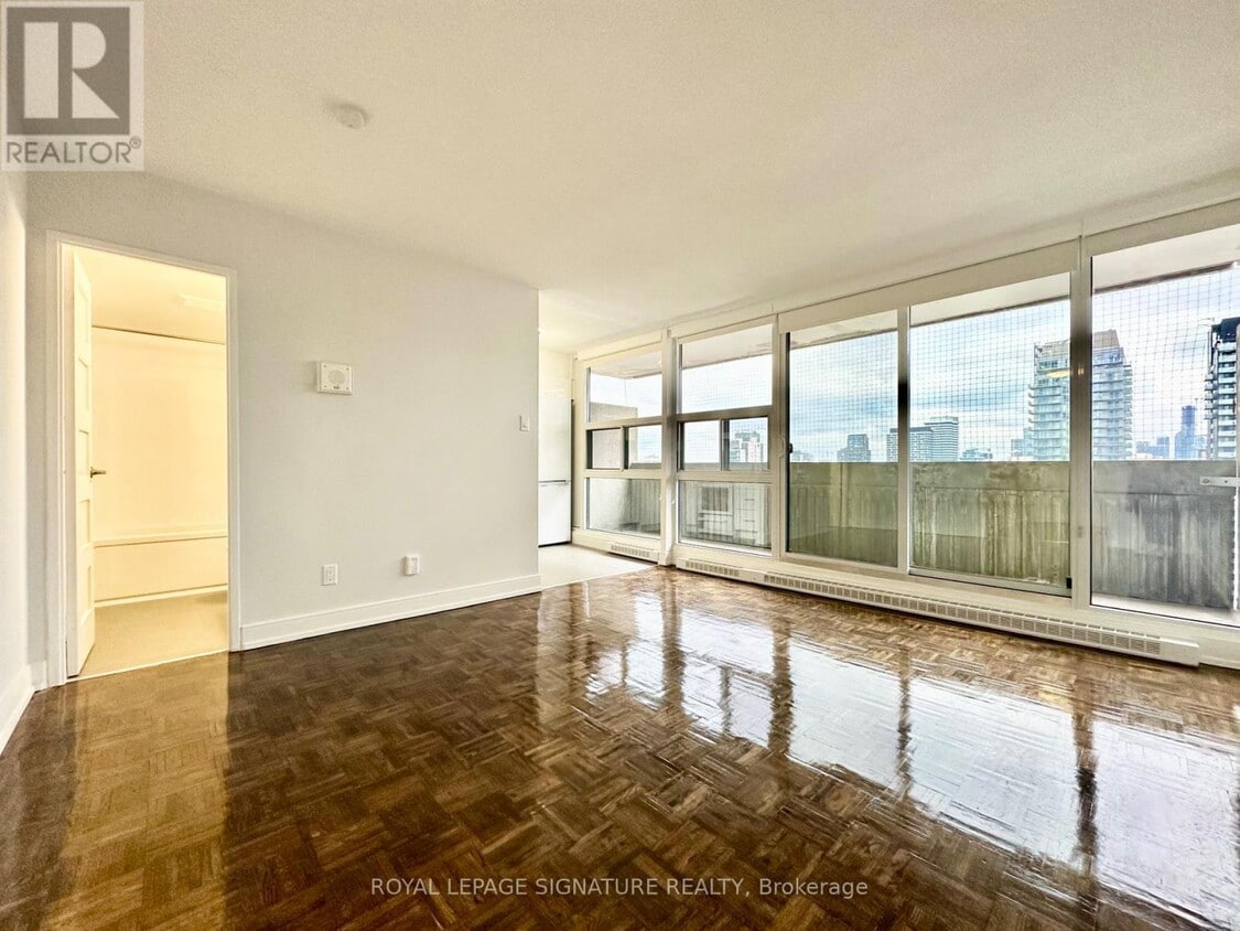 Primary Photo - 33 Isabella St