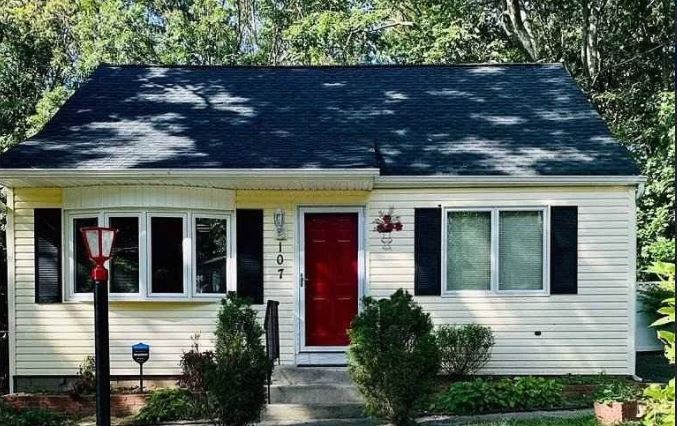 Primary Photo - 107 Cedar Ln