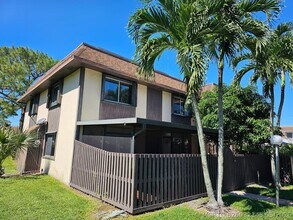 Building Photo - 2148 Sherwood Forest Blvd