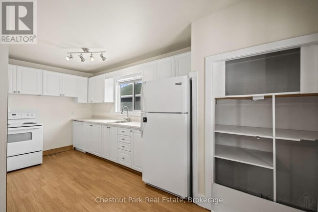 Building Photo - 175 Crescent Dr