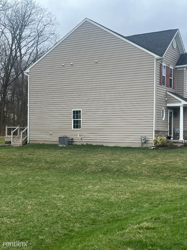 Building Photo - 3 br, 3 bath Townhome - 160 Tulsk Rd