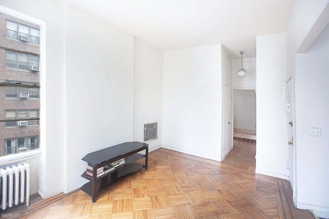Foto del edificio - 502 E 89th St