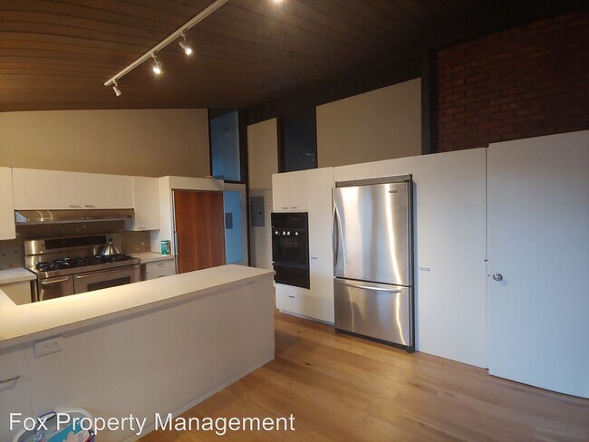 Foto del edificio - 2455 University Heights Ave