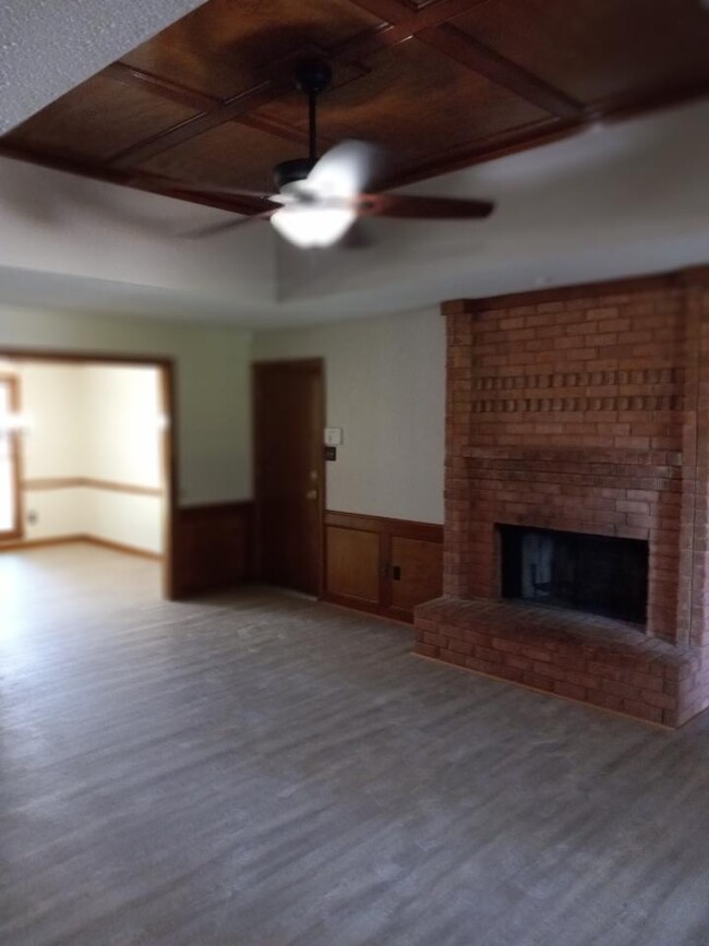 Living room - 885 Linden Grove Cove