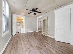 Building Photo - 1709 W Gaulbert Ave