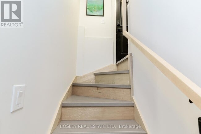 Building Photo - 47 Linnsmore Cr