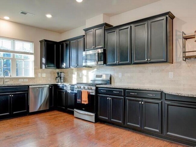 Foto del edificio - 4107 Hickory View Dr