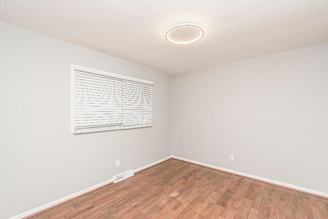 Foto del edificio - 1825 Sussex Rd