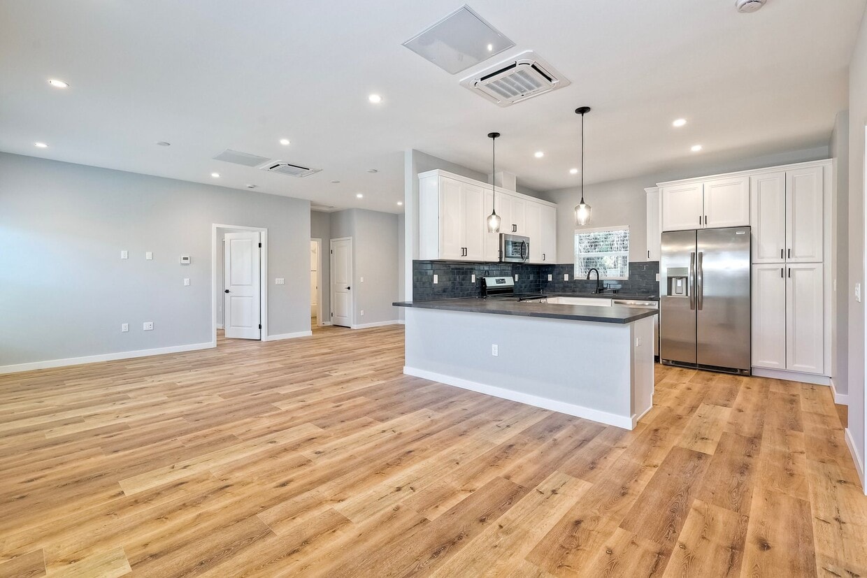 Foto principal - 6834 Tower St