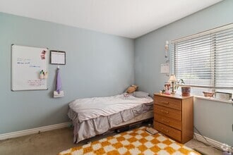 Building Photo - 1559 N 550 W