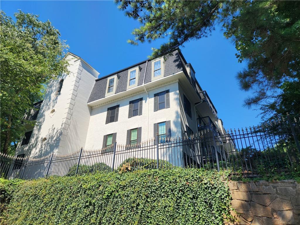 Building Photo - 3107 Pine Heights Dr NE