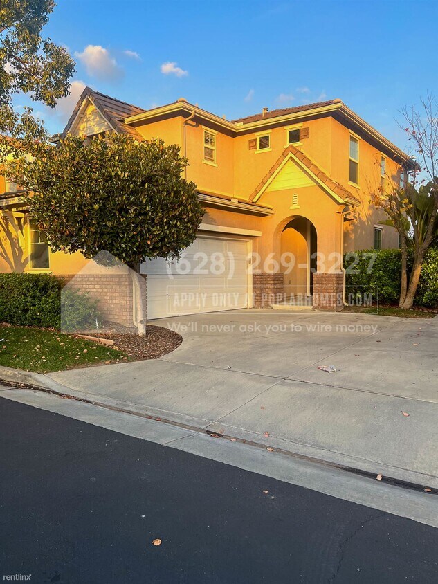 Foto principal - 3 br, 2.5 bath House - 35788 Breda Ave -