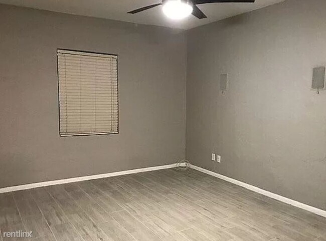 Foto del edificio - 3 br, 2 bath House - 2141 East Sheridan St...