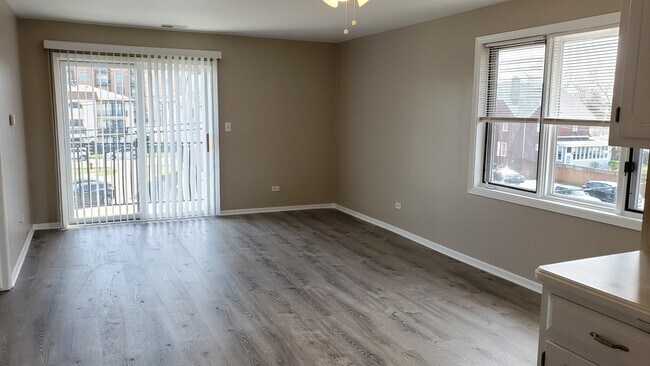 Building Photo - 9521 Minnick Ave