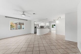 Building Photo - 766 20th Ave N