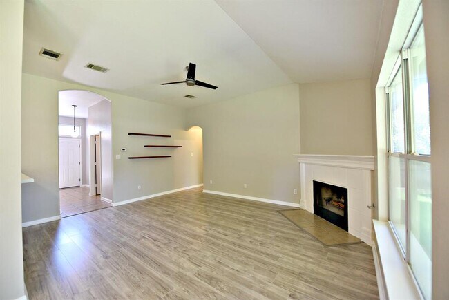 Building Photo - 1009 Downridge Dr