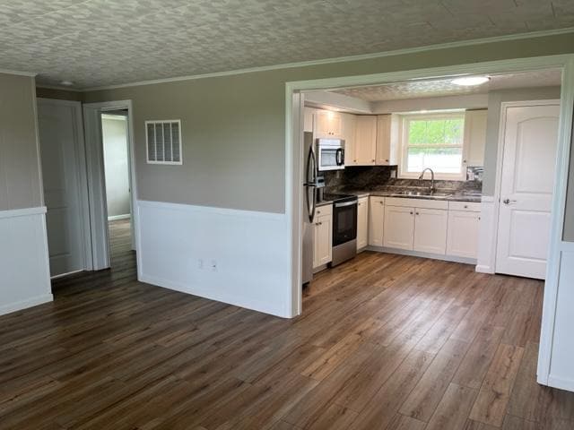 Building Photo - 2022 Bessmore Park Rd