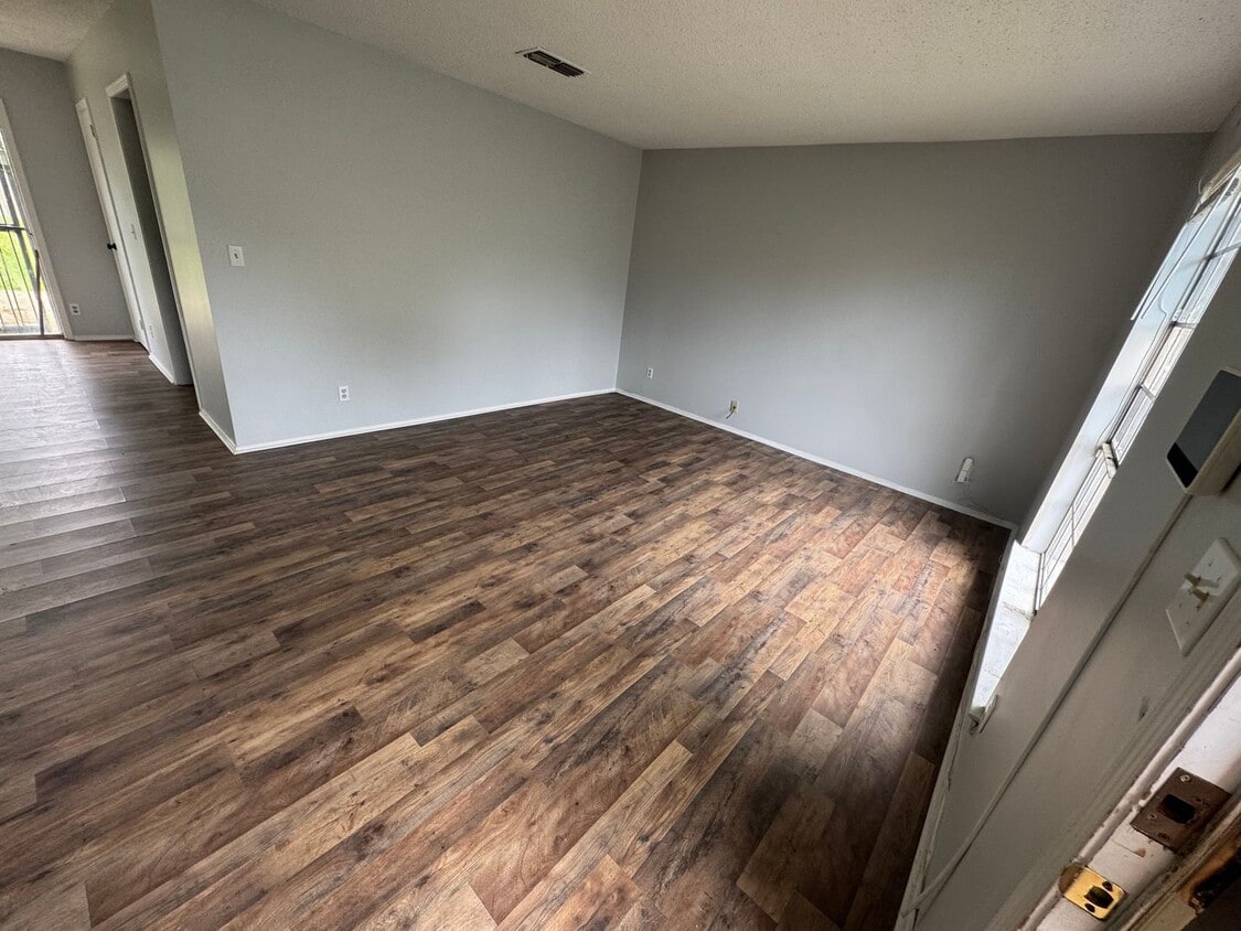 Foto principal - 6105 Cherry Hill Rd