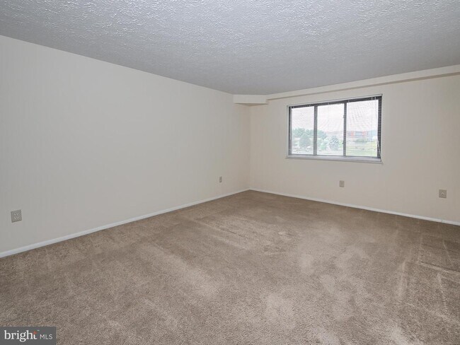 Building Photo - 993 Heather Ridge Dr