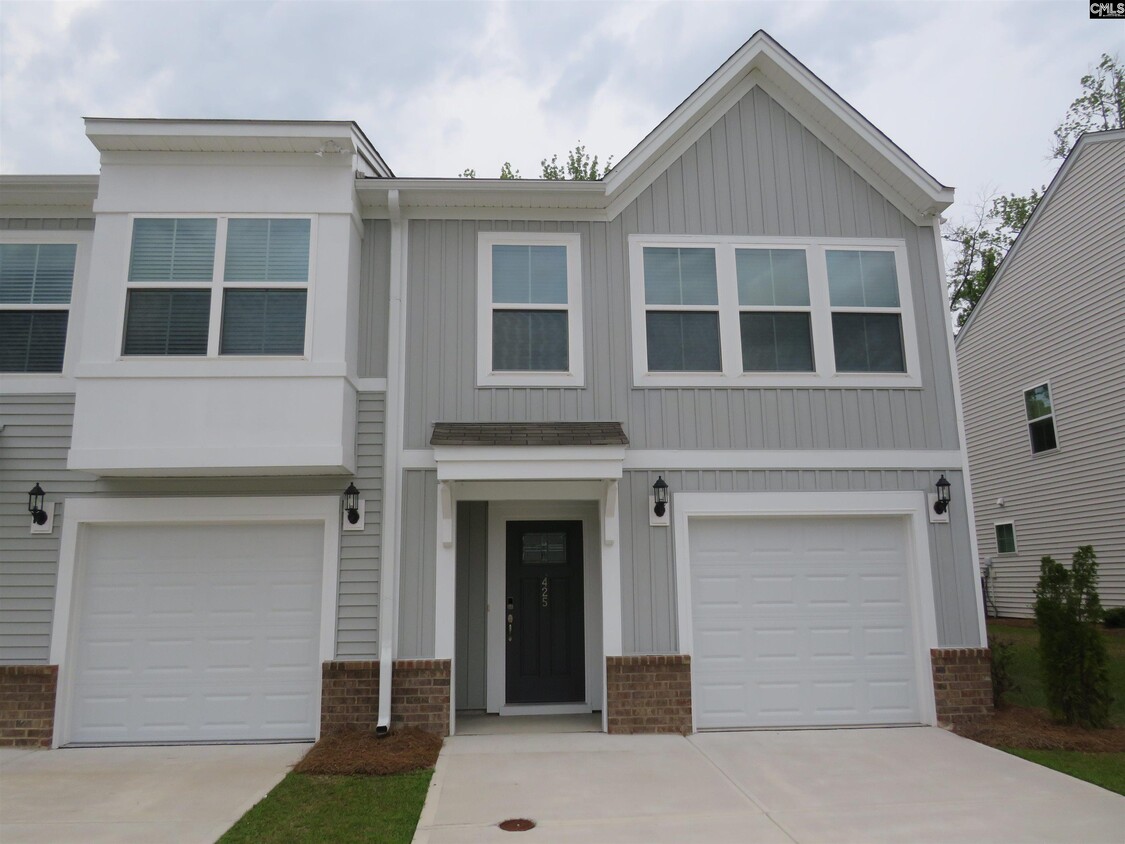 Primary Photo - 425 Pepperbush Ln